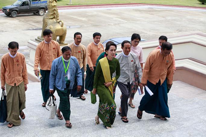 Daw Aung San Suu Kyi arrives at Parliament in Nay Pyi Taw. Photo: Hong Sar/Mizzima
