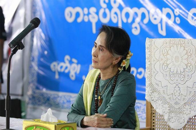 Myanmar State Counselor Aung San Suu Kyi talks to people at Mai Na internally displaced persons (IDPs) camp near Myitkyina, the capital of Kachin State on 28 March 2017. Photo: Min Min/Mizzima
