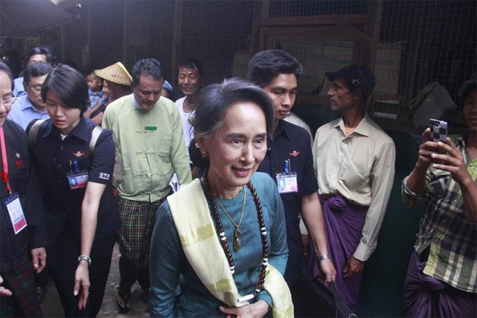 Myanmar State Counselor Aung San Suu Kyi arrives at Mai Na internally displaced persons (IDPs) camp near Myitkyina, the capital of Kachin State on 28 March 2017.  Photo: Min Min/Mizzima
