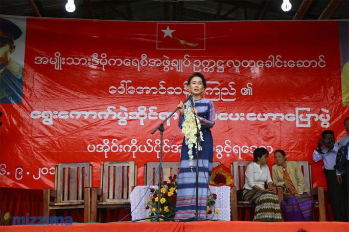 NLD Chairperson Daw Aung San Suu Kyi speaking at Hopone in Shan State on 6 September, 2015. Photo: Thet Ko/Mizzima
