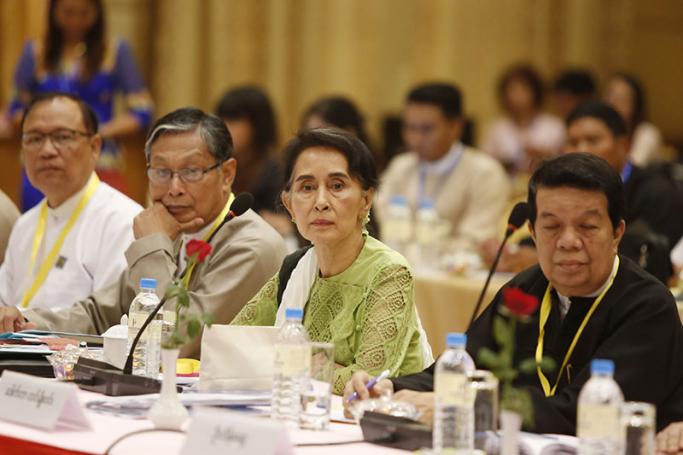 Counsellor of Myanmar Aung San Suu Kyi (C) speaks to members of the Union Peace Dialogue Joint Committee during a meeting in Naypyitaw, Myanmar, 27 May 2016. Photo: Hein Htet/EPA
