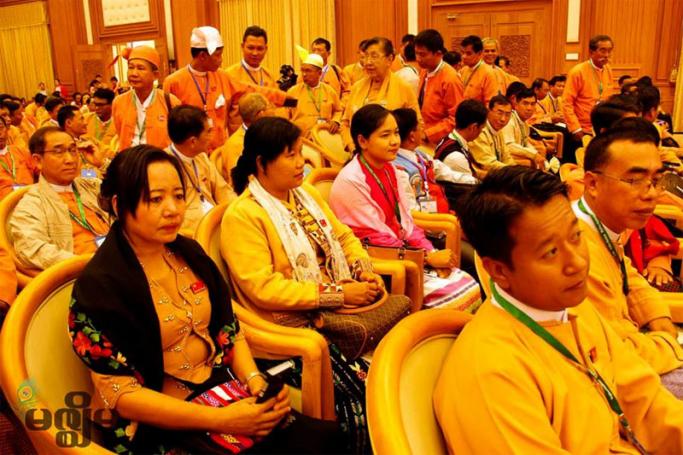 NLD chairperson Daw Aung San Suu Kyi meets with party MPs in Nay Pyi Taw on January 28, 2016. Photo: Min Min/Mizzima
