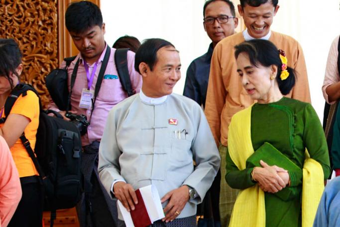 Aung San Suu Kyi accompanied by her party members. Photo: Mizzima
