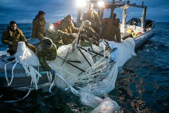In this file photo taken on February 05, 2023 this picture provided by the US Navy shows sailors assigned to Explosive Ordnance Disposal Group 2 recover a high-altitude surveillance balloon off the coast of Myrtle Beach, South Carolina, in the Atlantic ocean. Photo: US Navy/AFP