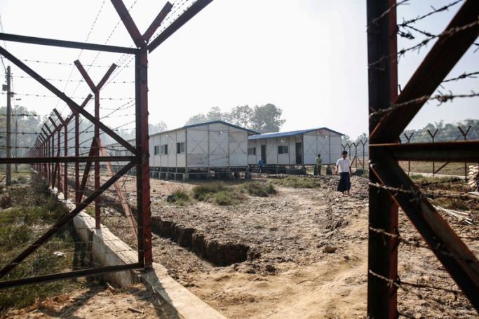 People walk around the reception center near the Taungpyo Bangladesh-Myanmar border gate where the repatriation process is planned to take place in Maungdaw district, Rakhine State of western Myanmar, 24 January 2017. Photo: Lynn Bo Bo/EPA
