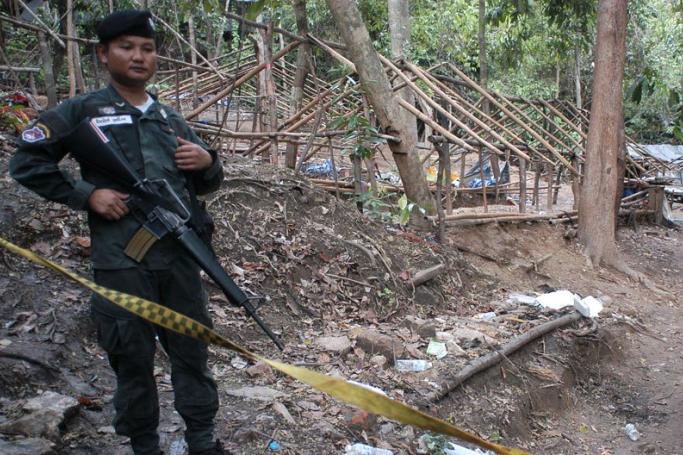 A Thai Border Patrol police officer secures the area next to temporary shelter of suspected ethnic Rohingya refugees after a mass grave had been discovered at an abandoned jungle camp in the Sadao district, Songkhla province, southern Thailand, 02 May 2015. Photo: EPA
