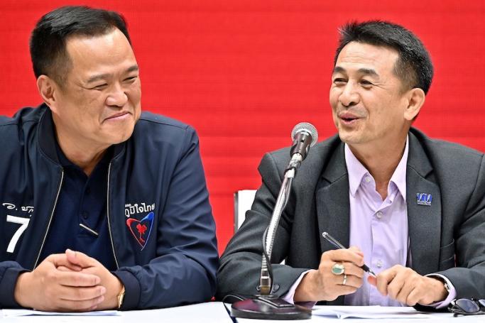 Pheu Thai Party leader Chonlanan Srikaew (R) addresses a press conference at the Pheu Thai Party's headquarters in Bangkok on August 7, 2023 as Bhumjaithai Party leader Anutin Charnvirakul (L) looks on. (Photo by MANAN VATSYAYANA / AFP)