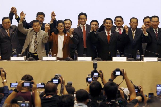 Move Forward Party leader Pita Limjaroenrat (C) poses for photos with key members from other parties during a press conference in Bangkok, Thailand, 18 May 2023. Photo: EPA