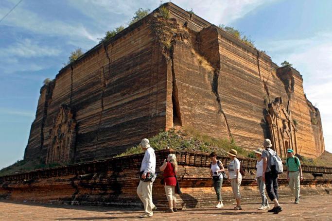 Tourists visit the Mingun Pahtodawgyi located in Sagaing, some 10 kilometers northwest of Mandalay, central Myanmar, 06 February 2015. Photo: Pyae Sone Aung/EPA
