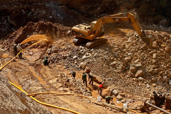 Mine workers at the ruby mine site in Mogok, about 200 km north of Mandalay, Mandalay division, Myanmar. Photo: EPA