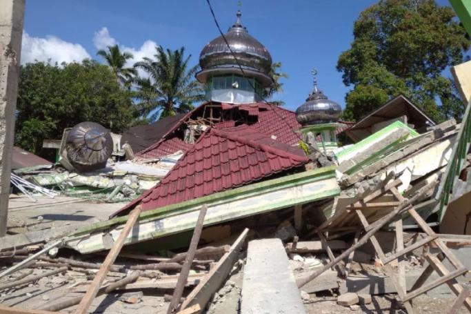 A collapsed mosque affected by the 6.2 magnitude earthquake in West Pasaman, West Sumatra, Indonesia, 25 February 2022. Photo: EPA