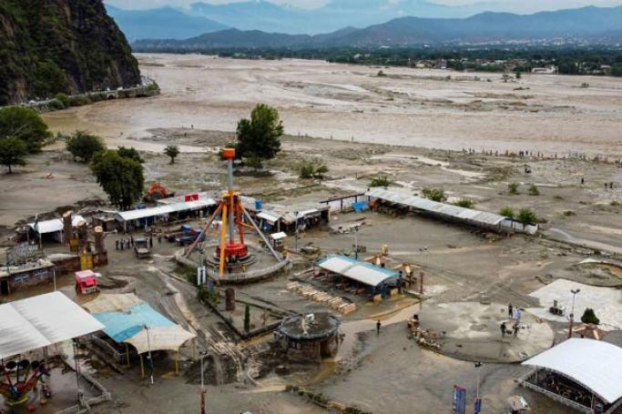 A general view of flooding pictured in Mingora a town in the Pakistan's northern Swat Valley following heavy monsoon rainfall on August 27, 2022. Photo: AFP