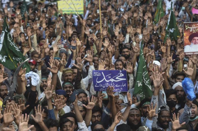Demonstrators shout anti-Indian slogans during a protest against the India's Bharatiya Janata Party former spokeswoman Nupur Sharma over her remarks on the Prophet Mohammed, in Karachi on June 10, 2022. Photo: Asif HASSAN / AFP