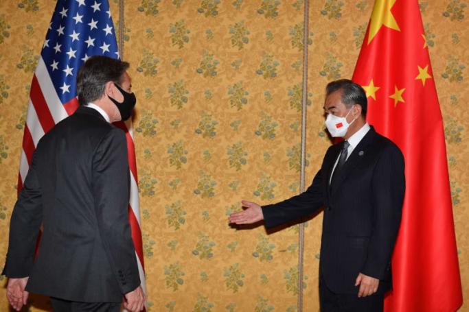 US Secretary of State Antony Blinken (left) and Chinese Foreign Minister, Wang Yi prepare to pose before to their meeting in Rome on Sunday. Photo: AFP