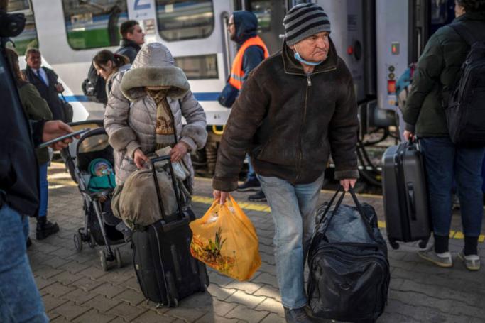 Ukrainian refugees board a train en route to Warsaw at the railway station in Przemysl, near the Polish-Ukrainian border, on March 27, 2022. Photo: AFP