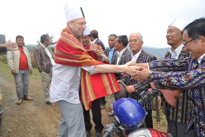US Ambassador to Myanmar Derek Mitchell arrives in Hakha in Chin State on April 21, 2015. Photo: The Hakha Post/Facebook
