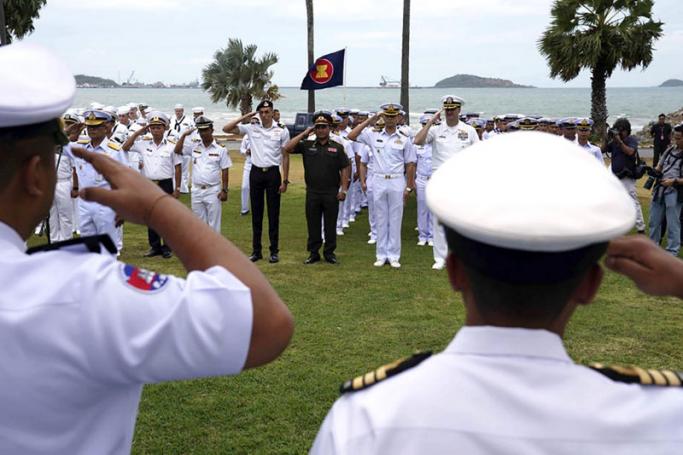 US Navy shows US Navy officers and maritime forces from ASEAN countries salute during the opening ceremony of the ASEAN-US Maritime exercise at Sattahip Naval base, Chonburi province, Thailand, 02 September 2019. Photo: EPA