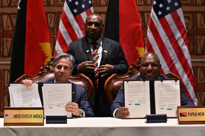 US Secretary of State Antony Blinken (L) and Papua New Guinea’s Defence Minister Win Bakri Daki (R) show documents after signing a security agreement as Papua New Guinea’s Prime Minister James Marape (C) looks on at the Forum for India-Pacific Islands Cooperation at APEC Haus in Port Moresby on May 22, 2023. Photo: AFP