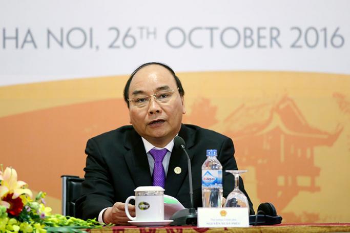 Vietnam's Prime Minister Nguyen Xuan Phuc speaks to media during a press conference after the 8th Cambodia-Laos-Myanmar-Vietnam Summit (CLMV-8) and the 7th Ayeyawady-Chao Phraya-Mekong Economic Cooperation Strategy Summit (ACMECS-7) in Hanoi, Vietnam, 26 October 2016. Photo: EPA
