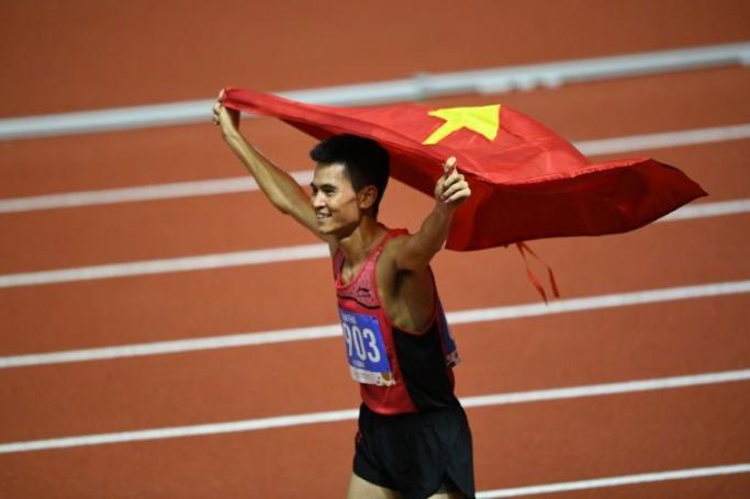 Duong Van Thai took gold in the men's 1500m final in a stunning display by Vietnam's track athletes at the Southeast Asian Games Sunday (AFP Photo/TED ALJIBE) 