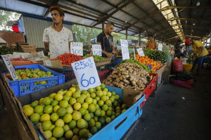 Vegetable vendors wait for customers at a local market in Colombo, Sri Lanka, 25 August 2022. Photo: EPA