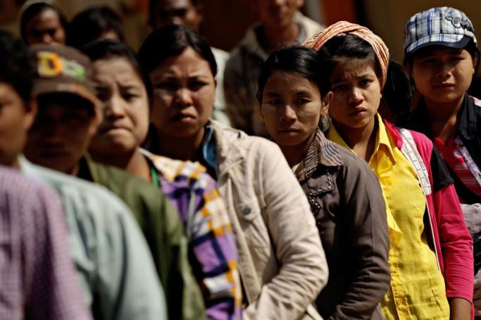 War victims who fled from the conflict zone line up for food at a monastery in Lashio, northern Shan State, Myanmar, February 19, 2015. Photo: Lynn Bo Bo/EPA
