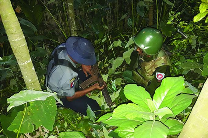 Service personnel check weapons hidden by violent attackers in Maungdaw Township. Photo: Myawaddy
