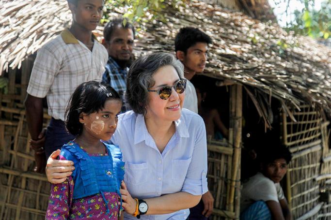 Yanghee Lee (C), the United Nations Special Rapporteur on the situation of human rights in Myanmar, poses for a photograph with a child as she visits Kali Muslim village in Ponnagyun Township, Rakhine State, western Myanmar, 22 June 2016. Photo: Nyunt Win/EPA
