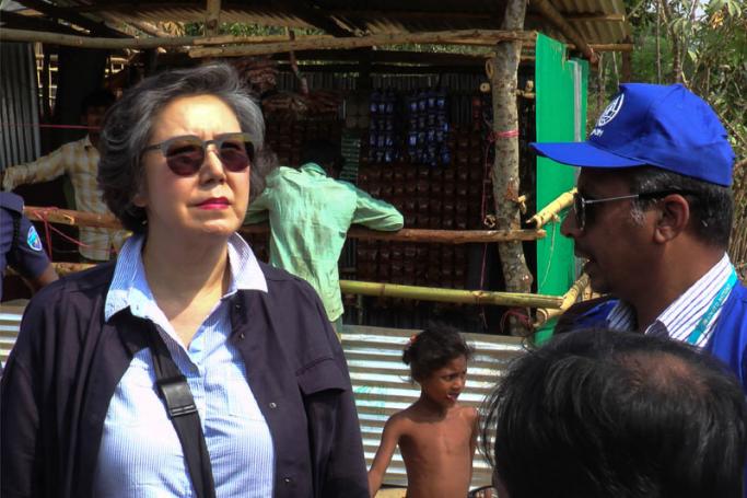 Yanghee Lee (L), the UN's Special Rapporteur on the situation of human rights in Myanmar, visits the Balu Khali Rohingya camp in Cox's Bazar on February 21, 2017. Photo: AFP
