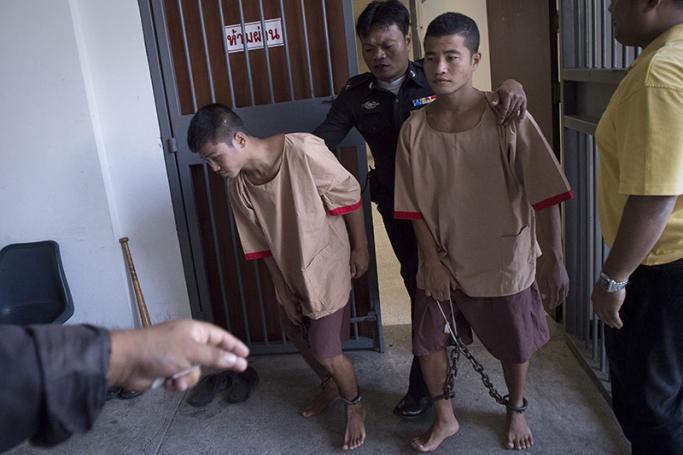 (File) Myanmar nationals Zaw Lin (L) and Win Zaw Htun (centre R) are escorted out of the Koh Samui provincial court following their death sentence in Koh Samui on December 24, 2015. Photo: AFP
