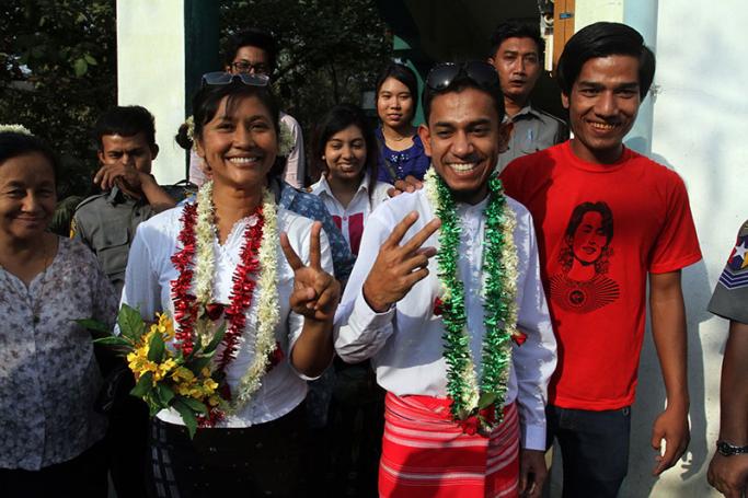 Zaw Zaw Latt, right/centre, with Pwint Phyu Latt, left/centre celebrate their freedom.​ Photo: Bo Bo/Mizzima

