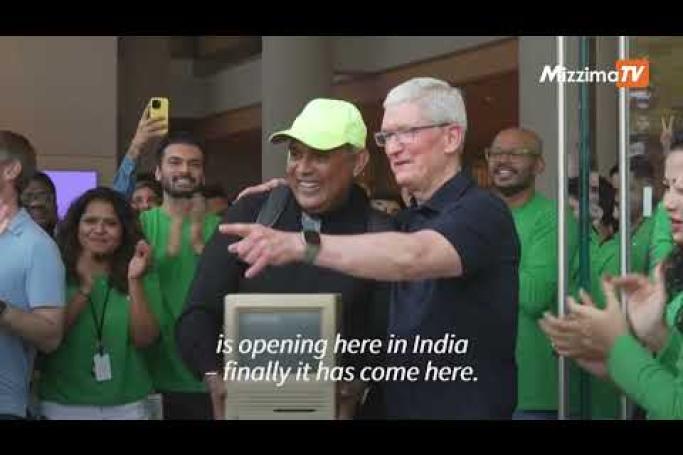 Embedded thumbnail for Apple opens first India store in market push