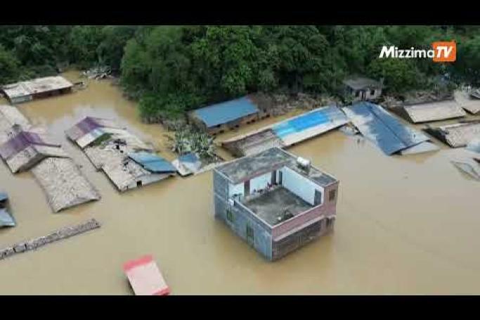 Embedded thumbnail for Muddy floodwater inundates buildings in southern China