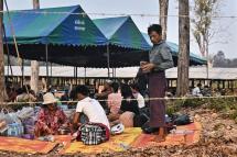 People fleeing fighting between the Myanmar military and ethnic rebel groups shelter on the Thai side of the Moei river, in Mae Sot district in Tak province on April 7, 2023. Photo: AFP