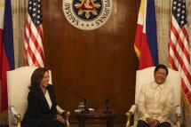 Philippines president Ferdinand ‘Bongbong’ Marcos (R) greets US Vice President Kamala Harris (L) during a meeting inside Malakanang presidential palace in Manila, Philippines, 21 November 2022. Photo: EPA