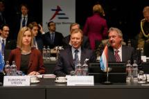 (L-R) EU Representative for Foreign Affairs Federica Mogherini, Grand Duke Henri of Luxembourg and Luxembourg's Foreign Minister Jean Asselborn await the start of the 12th Asia Europe (ASEM) Foreign Ministers Meeting at the Convention Center in Luxembourg, 05 November 2015. Photo: Julien Warnand/EPA
