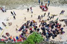 Newly-arrived Rohingya refugees rest on a beach in Sabang island, Aceh province on November 22, 2023 / Photo: AFP