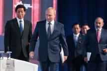 Russian President Vladimir Putin (C), Commander-in-Chief of the Armed Forces of Myanmar Min Aung Hlaing (3rd-L), Armenian Prime Minister Nikol Pashinyan (R) and Chairman of the Standing Committee of the National People's Congress of China Li Zhanshu (back) enter a plenary session of the 2022 Eastern Economic Forum (EEF) in Vladivostok, Russia, 07 September 2022. Photo: EPA