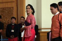 Aung San Suu Kyi thanks supporters. Photo: Thet Ko/Mizzima
