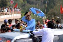 Daw Aung San Suu Kyi out campaigning. Photo: Mizzima
