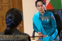Myanmar State Counsellor Aung San Suu Kyi, right, talks with NHK reporter Orie Sugimoto, left. Photo: MOI
