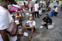Senior citizens queuing up for daily food donations from Bangkok Community Help Foundation, near the Grand Palace in Bangkok on Sept 22. / Photo: AFP