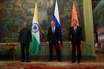 Russian Foreign Minister Sergei Lavrov (C), Indian Foreign Minister Subrahmanyam Jaishankar (L) and China's Foreign Minister Wang Yi pose for a picture during a meeting of the sidelines of the Shanghai Cooperation Organization (SCO) foreign ministers meeting in Moscow on September 10, 2020. Photo: AFP