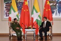 This handout photo taken and released on January 18, 2020 by the Office of the Commander-in-Chief of Defence Services shows Myanmar's army chief, Senior General Min Aung Hlain(L). Photo: AFP