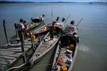 This photo taken on October 2, 2019 shows fishermen boarding their boats at a small jetty in Made Island off Kyaukphyu, Rakhine State. Photo: AFP