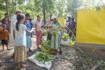 Rohingya refugees sell vegetables at a makeshift camp in Kutubpalang, Ukhiya, Cox Bazar district, Bangladesh, 25 August 2022. Photo: EPA