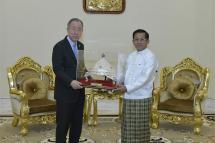 A handout photo made available by the Myanmar Military Information team shows Myanmar military chief Senior General Min Aung Hlaing (R) presenting a gift to former UN chief and deputy chair of The Elders, South Korean Ban Ki-Moon (L) during a meeting in Naypyitaw, Myanmar, 24 April 2023. Photo: EPA