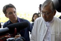 A picture made available on 10 March 2016 shows Htin Kyaw (R) from the National League for Democracy (NLD) party talking to journalists in Naypyitaw, Myanmar, 01 February 2016. Photo: Nyein Chan Naing/EPA
