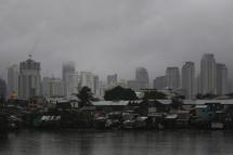 A swelling river with a backdrop of the Makati skyline during heavy rains in Manila, Philippines, 07 August 2012. Photo: EPA