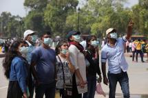 Tourists wear protective masks as a precaution against the coronavirus outbreak, at the India gate in New Delhi, India, 04 March 2020. Photo: EPA